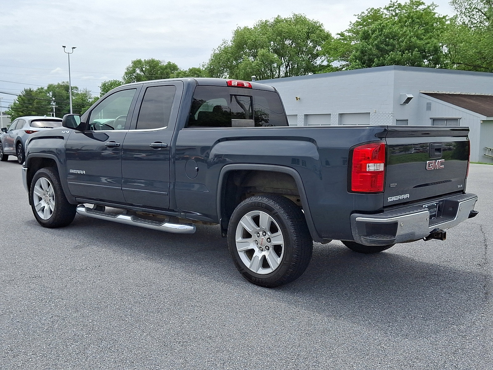 Used 2017 GMC Sierra 1500 SLE w/ SLE Value Package AWD/4WD image 5
