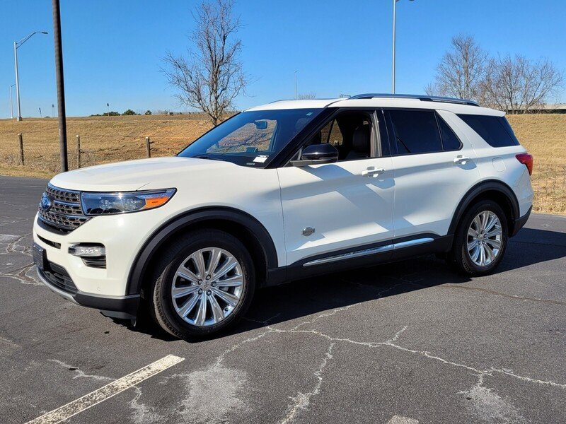 Used 2024 Ford Explorer King Ranch w/ Technology Package image 3
