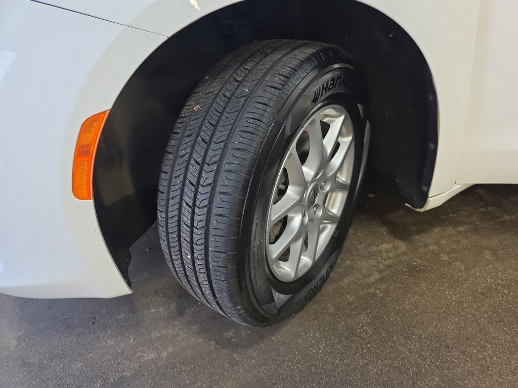 Used 2021 Chrysler Voyager Lxi image 31