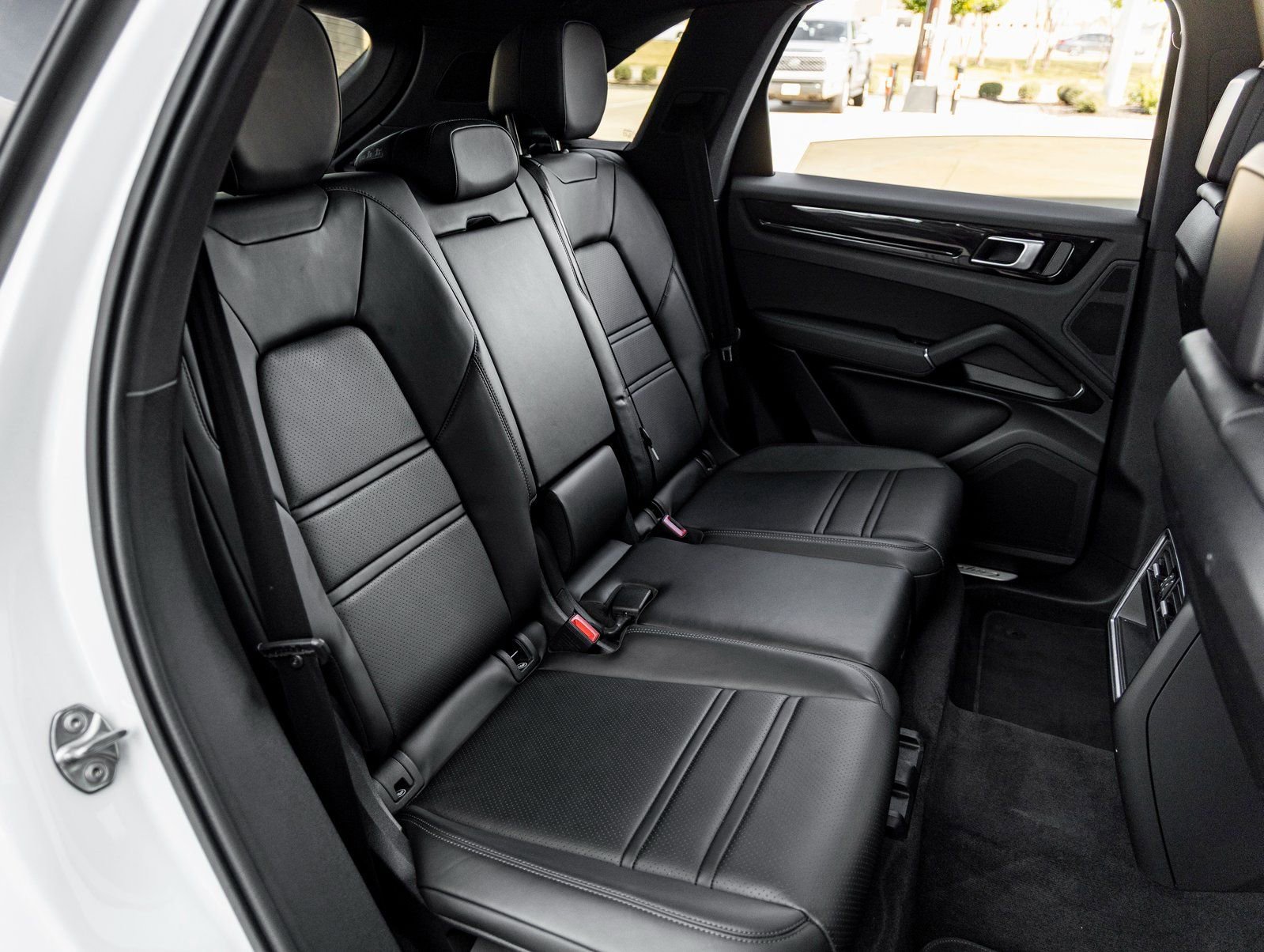 Used 2023 Porsche Cayenne image 40