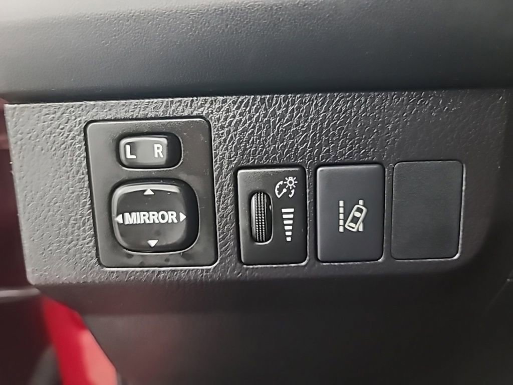 Used 2018 Toyota RAV4 LE image 26