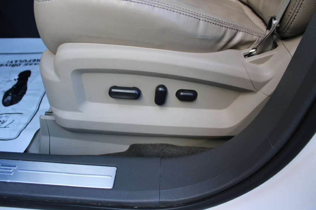 Used 2013 Ford Edge Limited FWD image 3