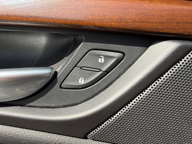 Used 2020 Cadillac Escalade Luxury AWD/4WD image 14