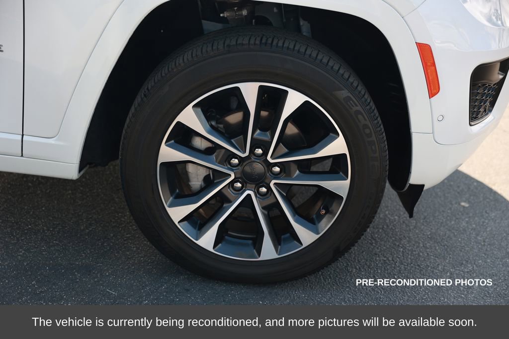 Used 2023 Jeep Grand Cherokee Overland w/ Rear Seat Video Group I image 8