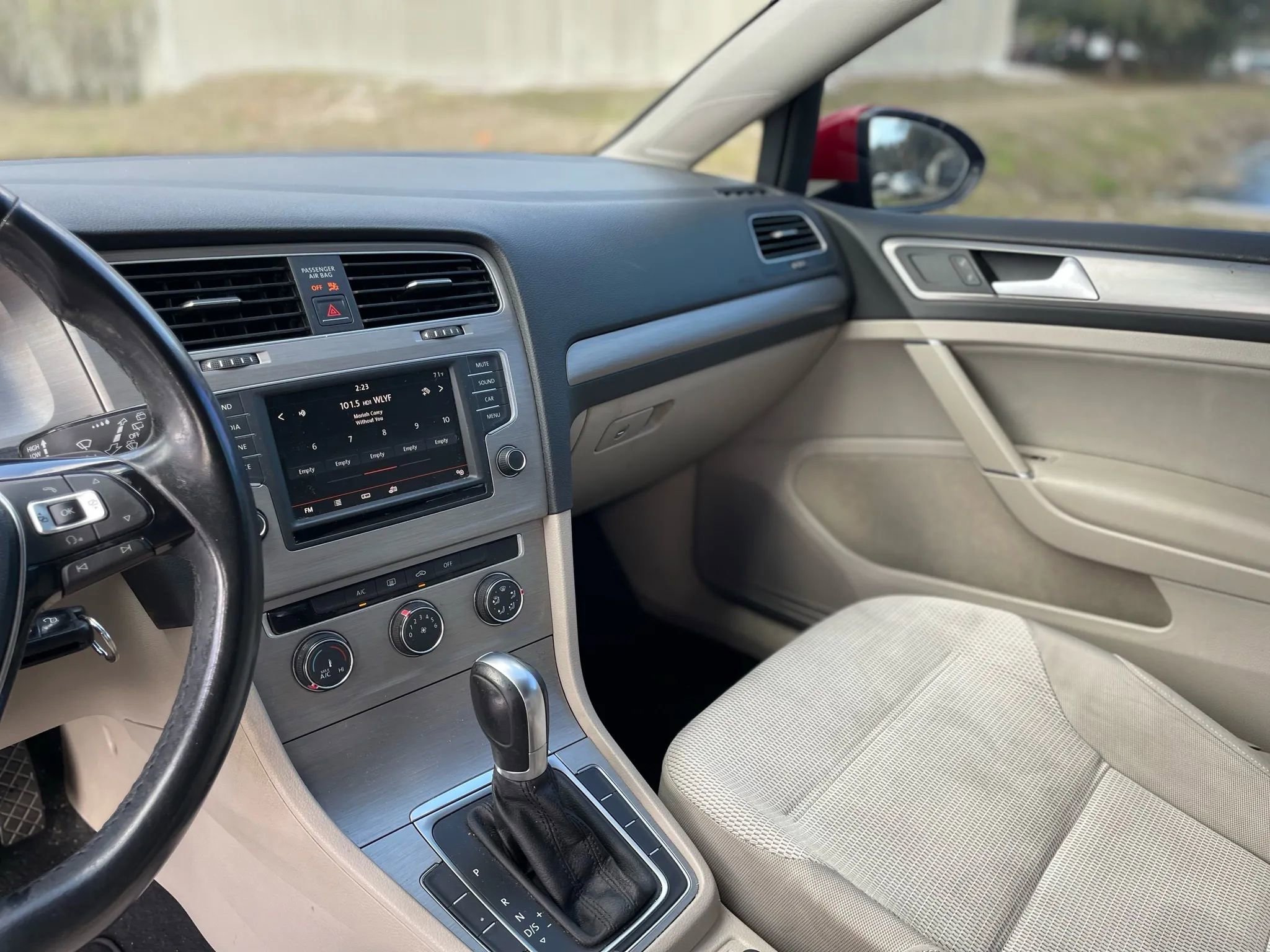 Used 2016 Volkswagen Golf S image 28