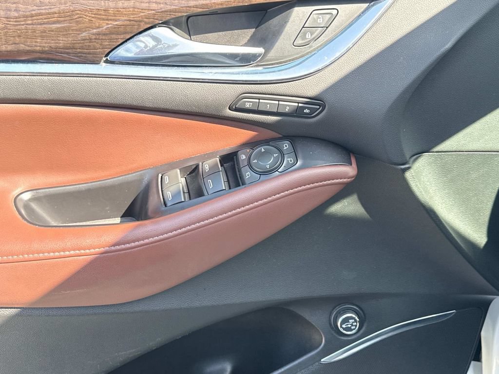 Used 2018 Buick Enclave Avenir w/ Avenir Technology Package FWD image 23