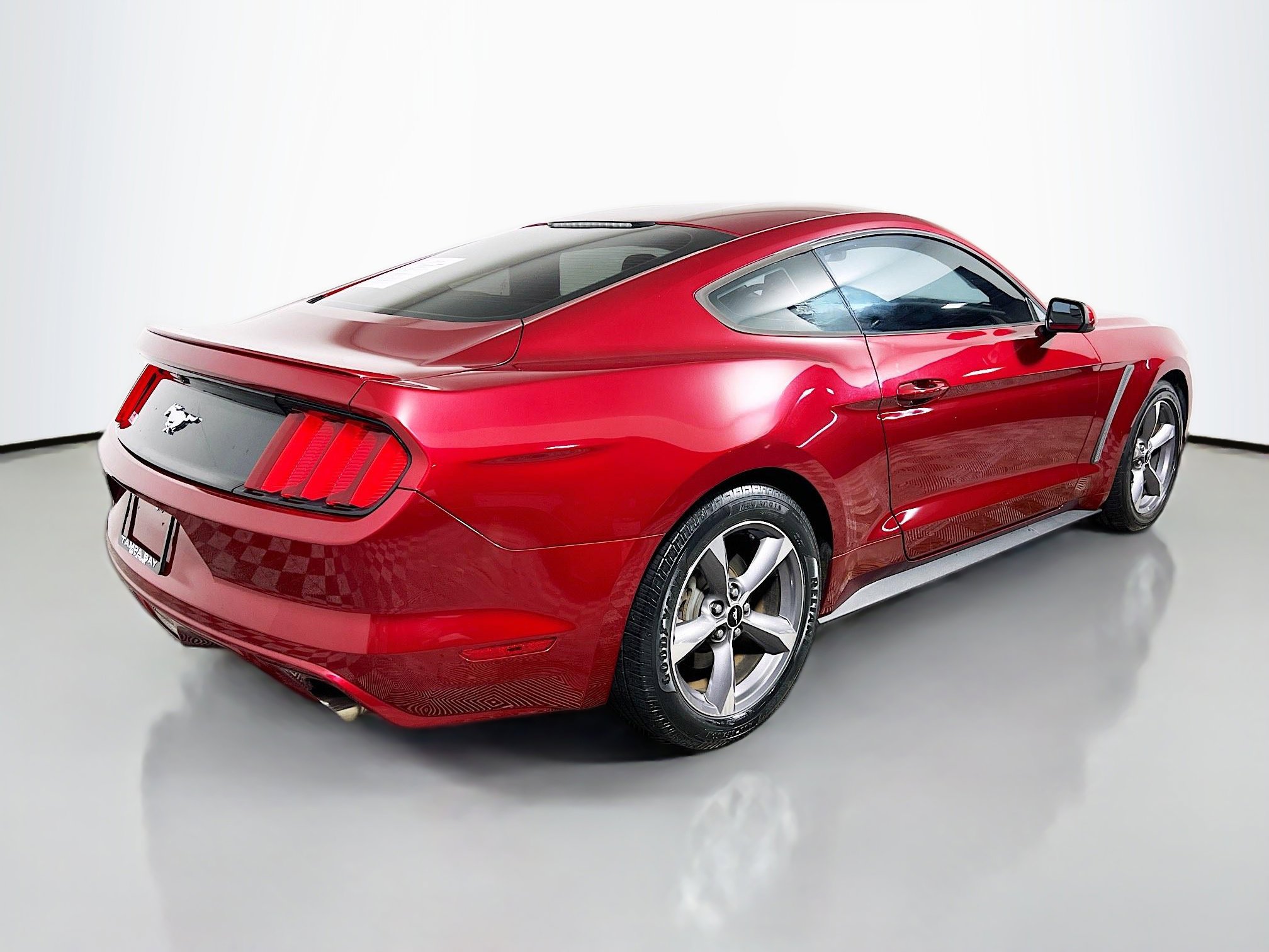 Used 2017 Ford Mustang Coupe image 4