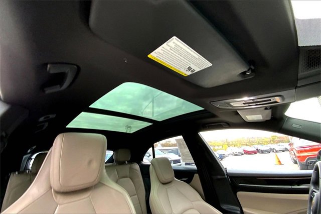 Used 2025 Porsche Macan Electric image 32