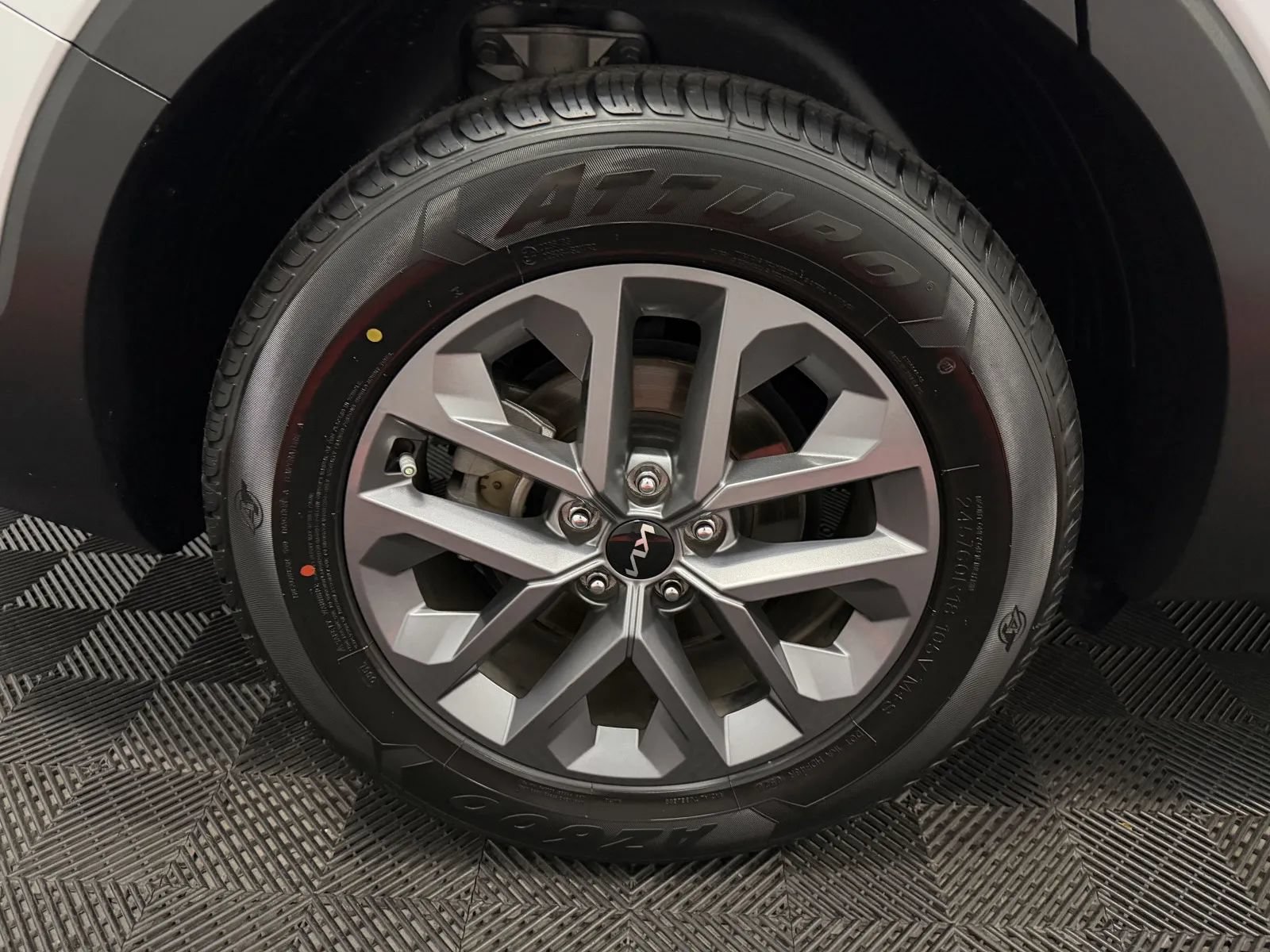 Used 2024 Kia Telluride LX FWD image 16