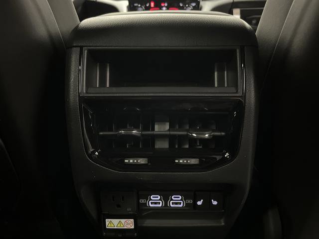 New 2025 Jeep Grand Cherokee Limited w/ Trailer Tow Package image 33