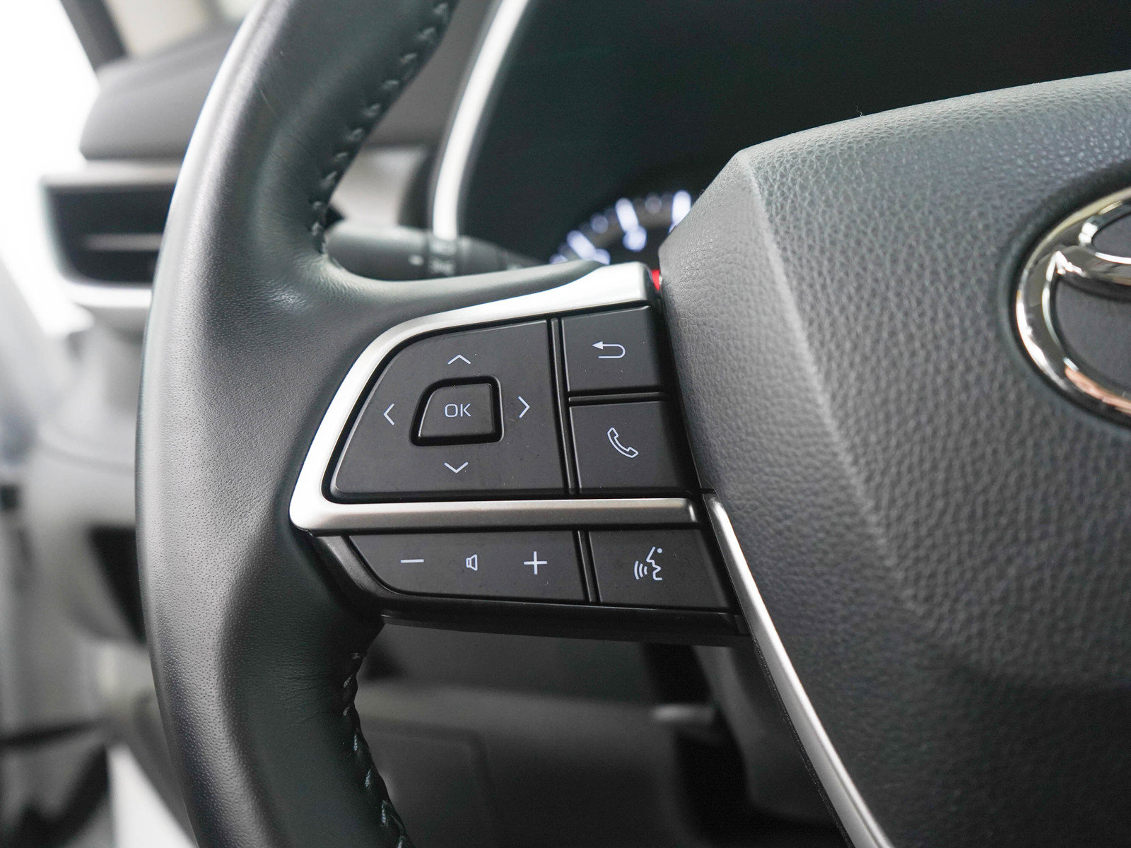 Used 2022 Toyota Highlander XLE AWD/4WD image 26
