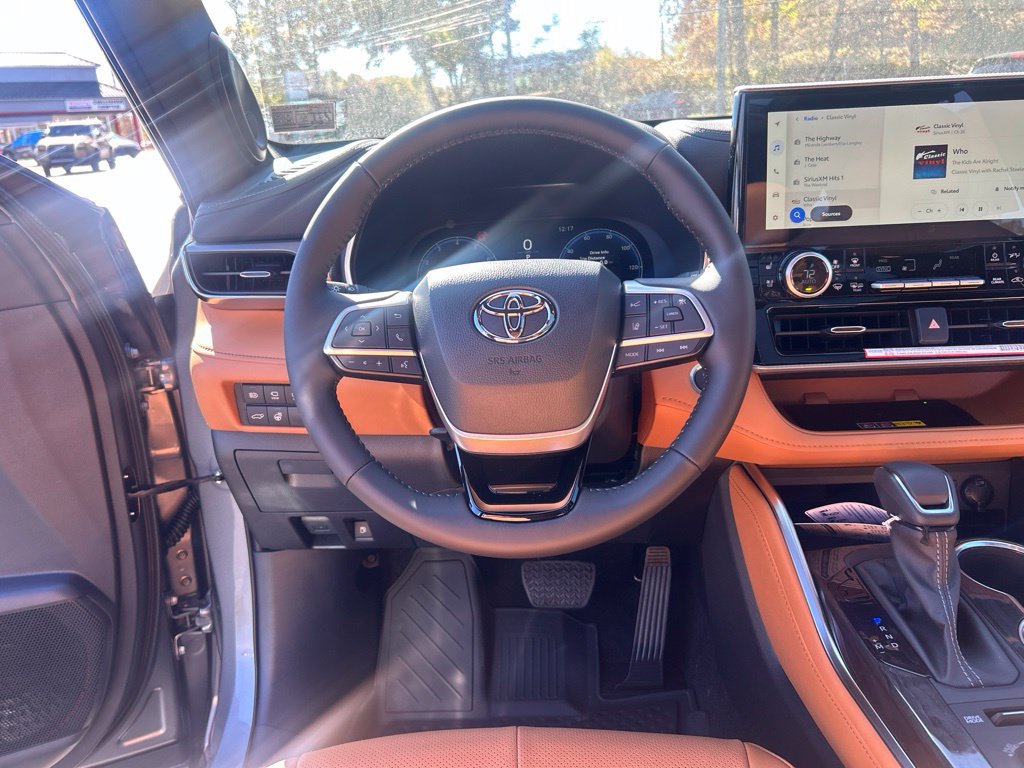 New 2026 Toyota Highlander Platinum AWD/4WD image 13