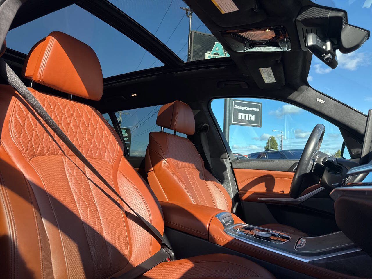 Used 2024 BMW X7 M60i w/ Executive Package image 25