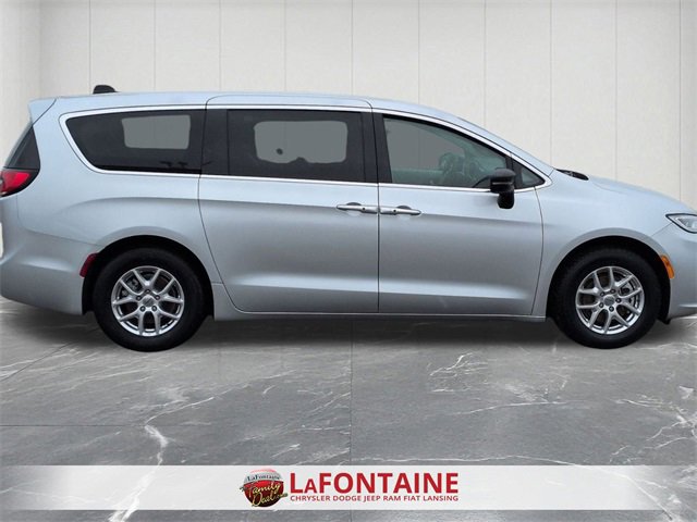 Certified 2024 Chrysler Pacifica Touring-L image 6