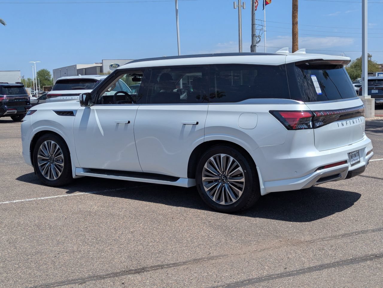 New 2027 INFINITI QX80 Luxe w/ Cargo Package RWD image 3