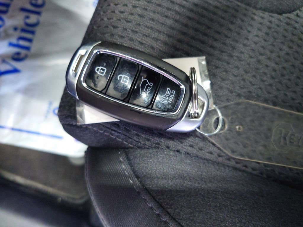 Used 2019 Hyundai Santa Fe SEL AWD/4WD image 29