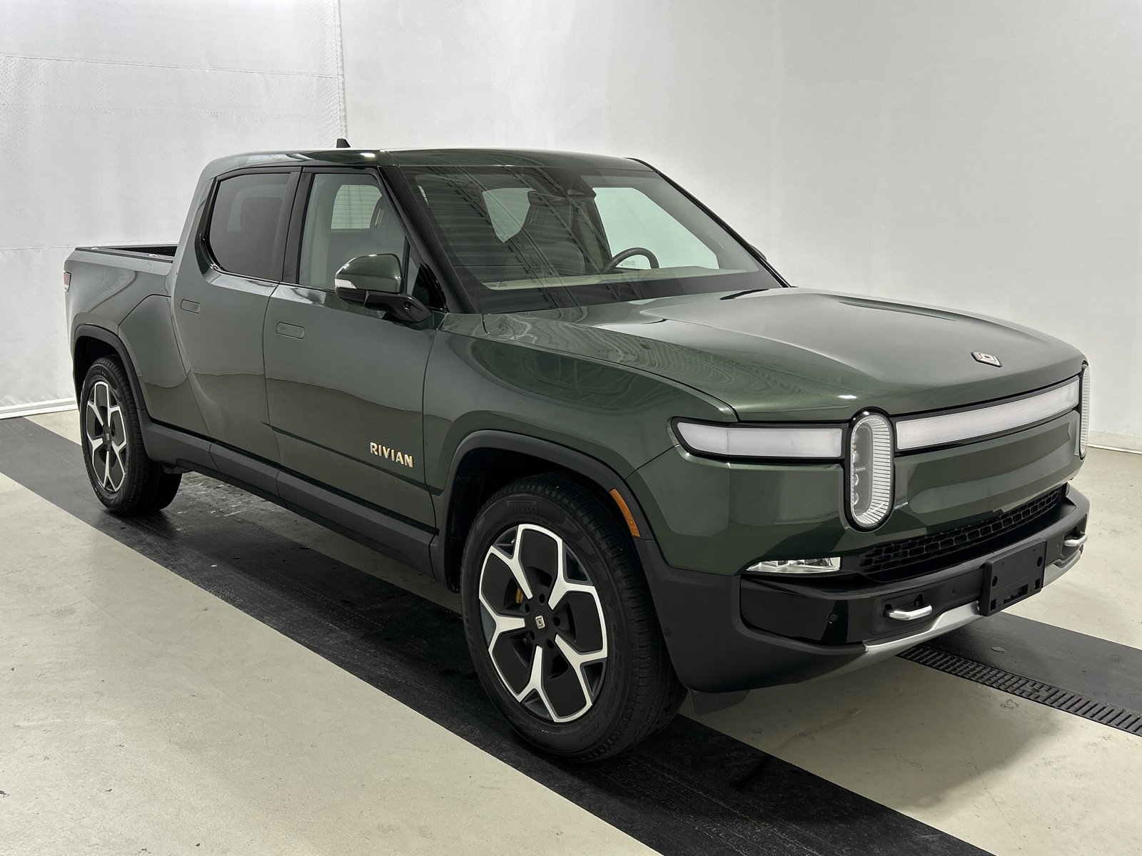 Used 2022 Rivian R1T Adventure image 7