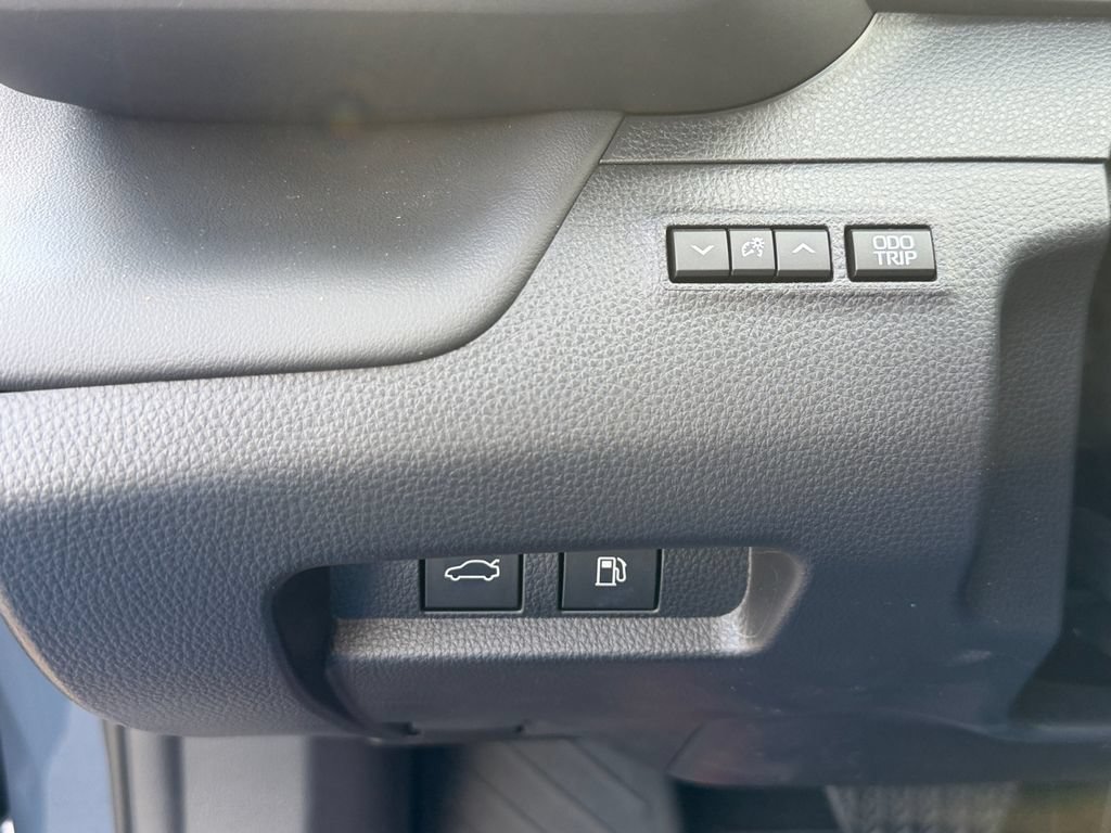 Used 2026 Toyota Crown AWD/4WD image 31