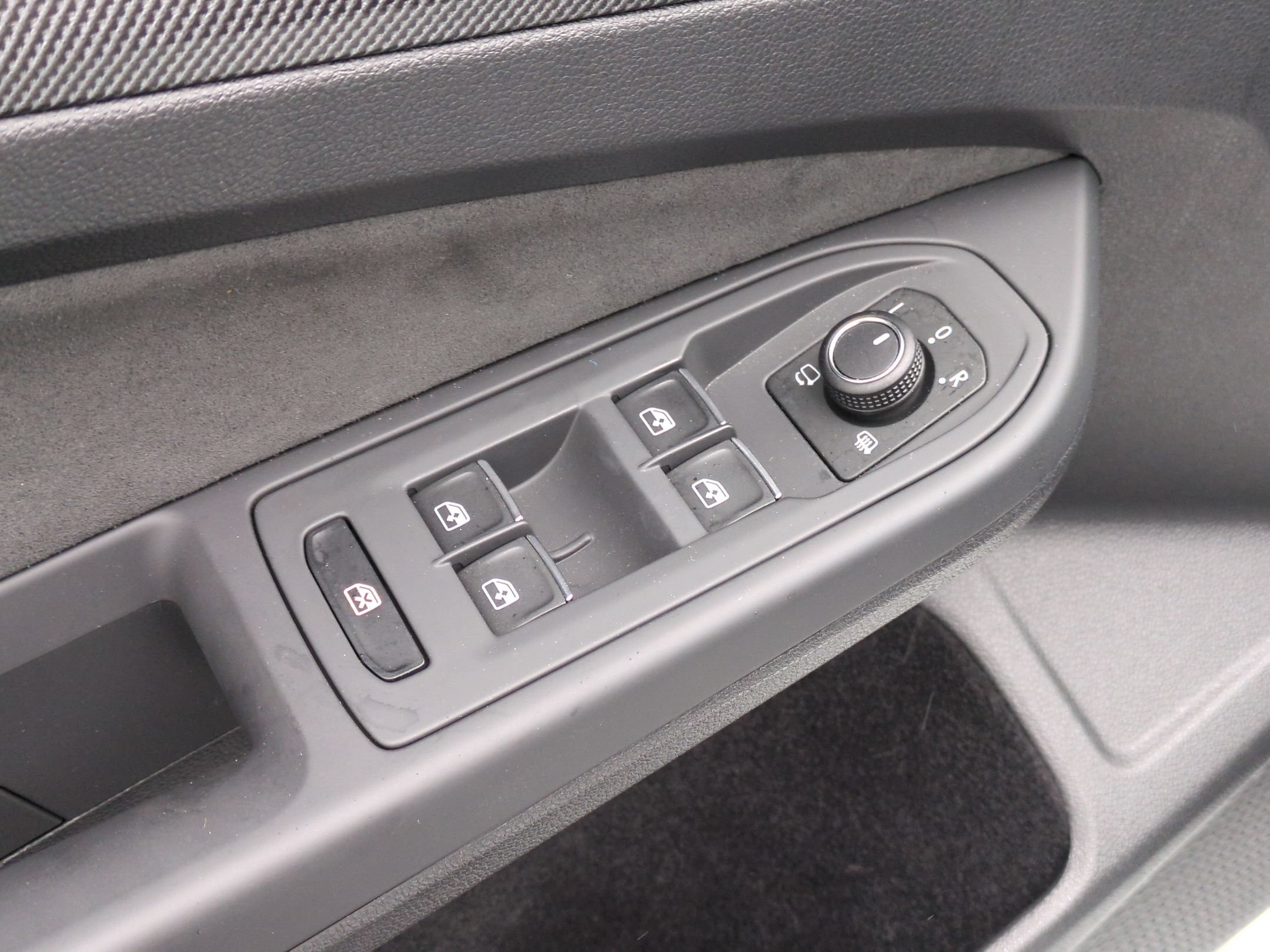Used 2025 Volkswagen Golf SE FWD image 15