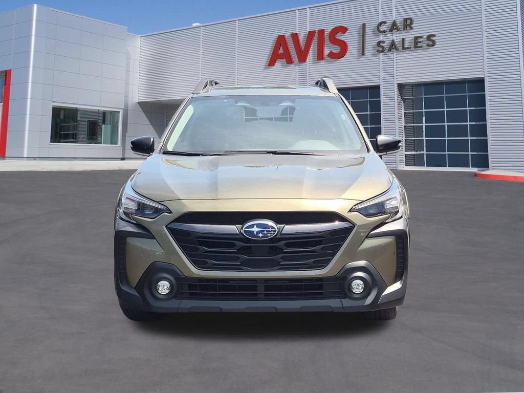 Used 2025 Subaru Outback Premium AWD/4WD image 2