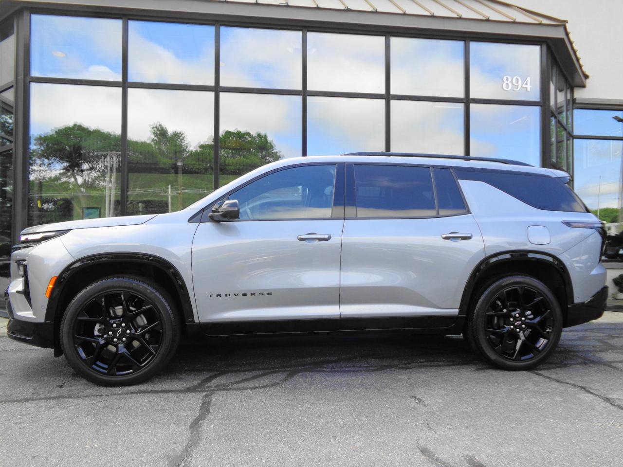 Used 2024 Chevrolet Traverse RS AWD/4WD image 8