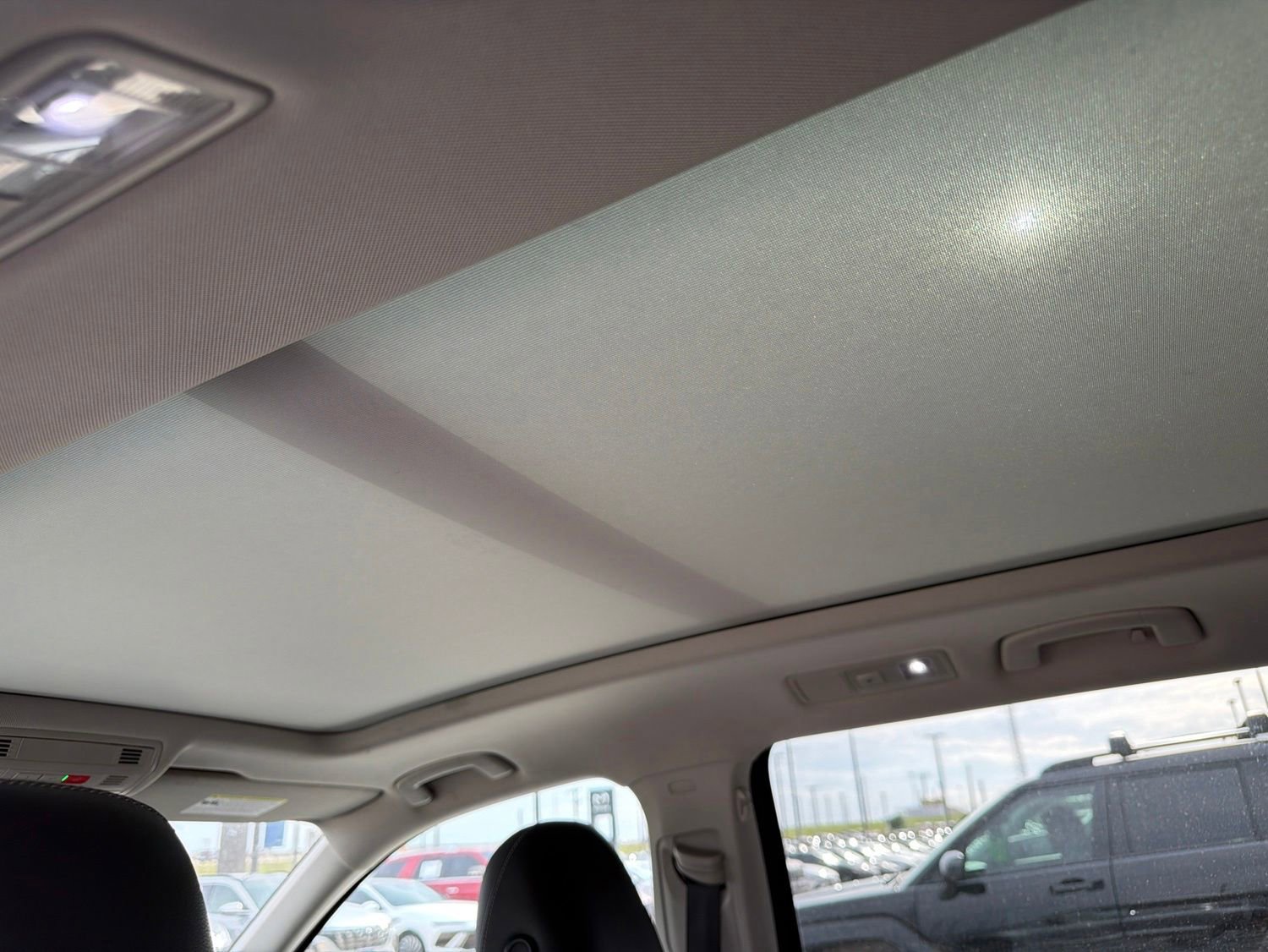 Used 2022 Volkswagen Tiguan SE w/ Panoramic Sunroof Package FWD image 13