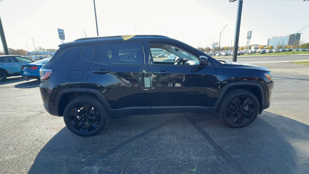 Used 2021 Jeep Compass Latitude w/ Sun and Sound Group AWD/4WD image 9