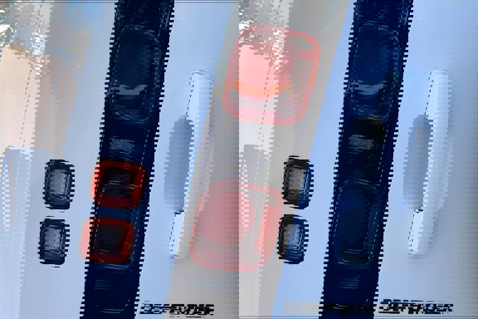 Used 2020 Land Rover Defender 110 SE image 24