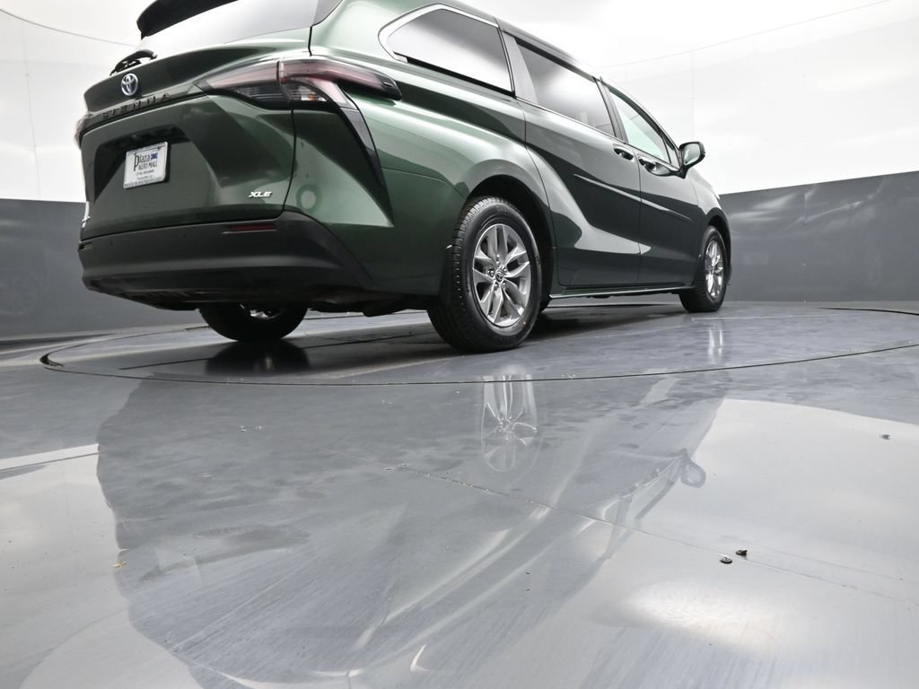 Certified 2025 Toyota Sienna XLE w/ XLE Plus Package AWD/4WD image 32