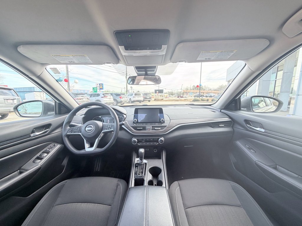 Used 2025 Nissan Altima 2.5 SV image 12