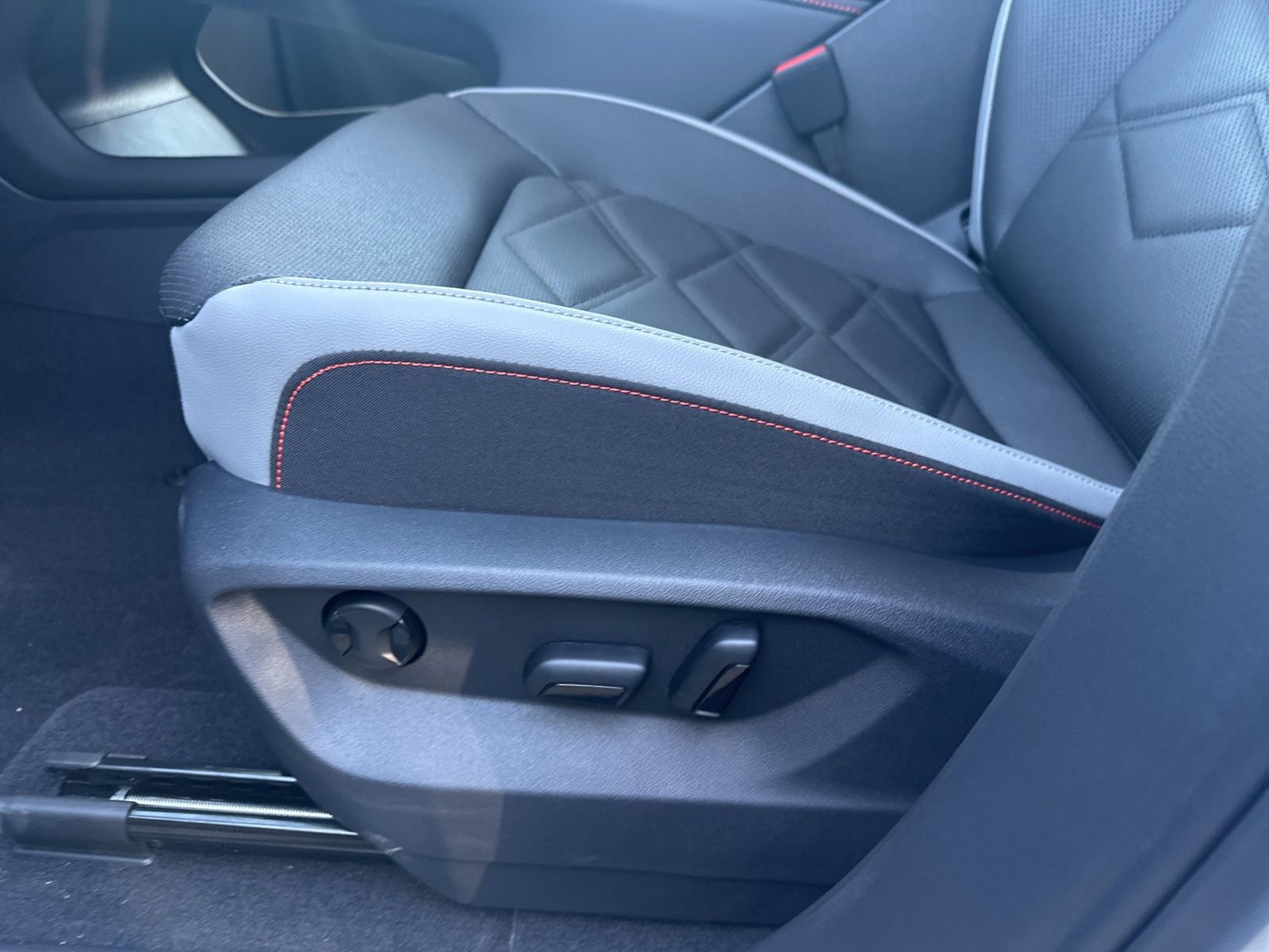 New 2026 Volkswagen Atlas Peak Edition image 12