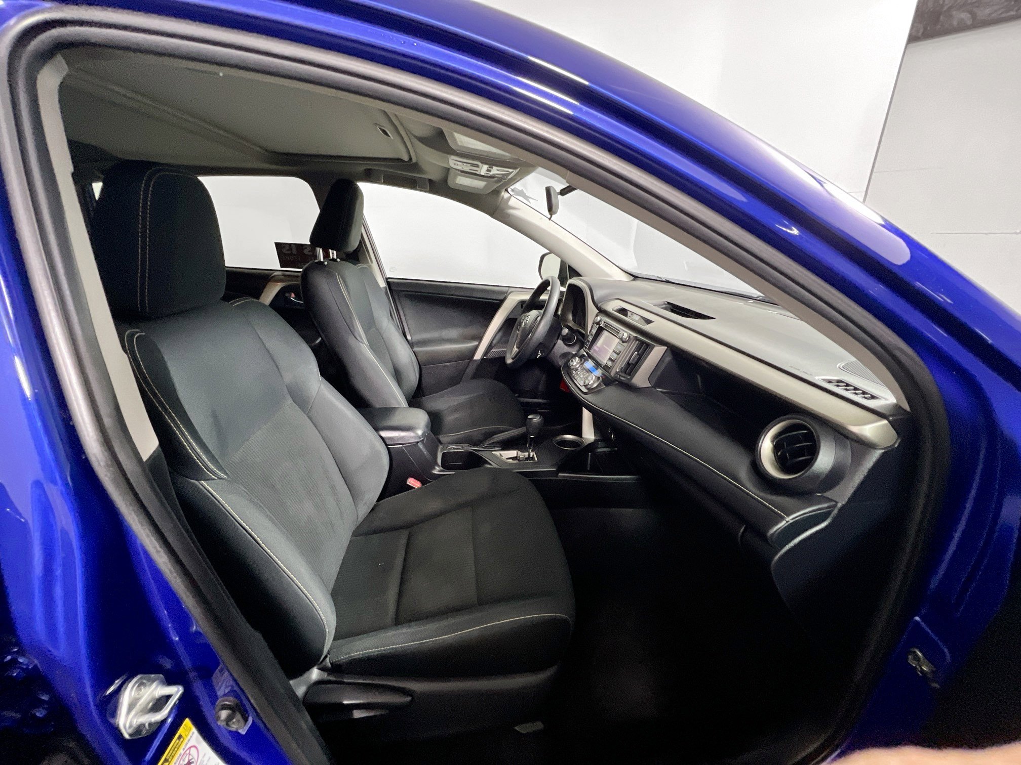 Used 2015 Toyota RAV4 XLE image 30