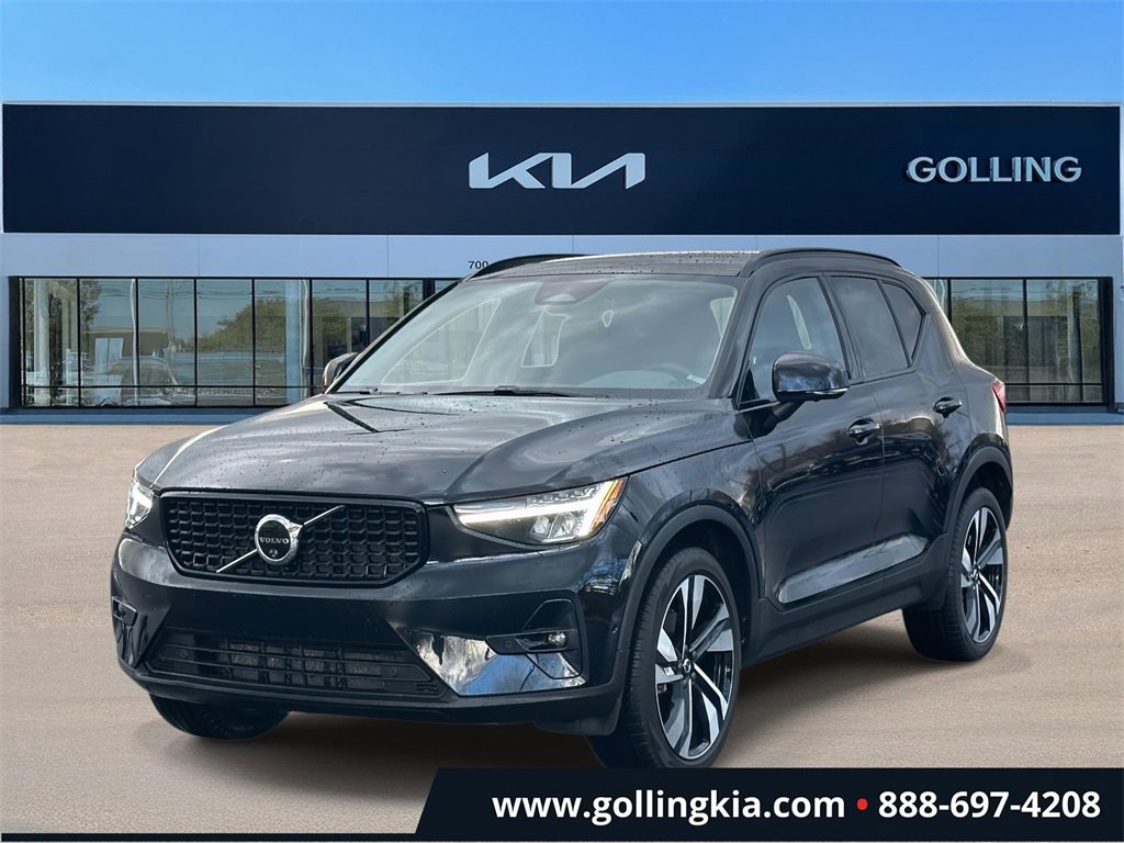 Used 2025 Volvo XC40 B5 Plus image 5