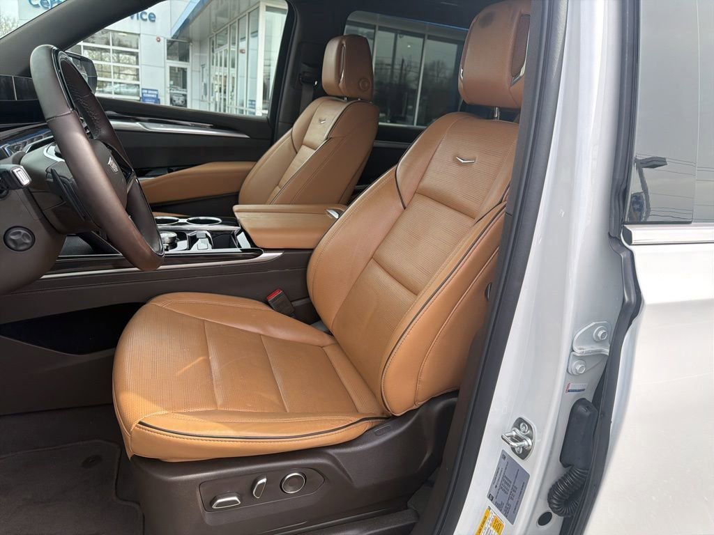 Used 2025 Cadillac Escalade ESV Premium Luxury image 9