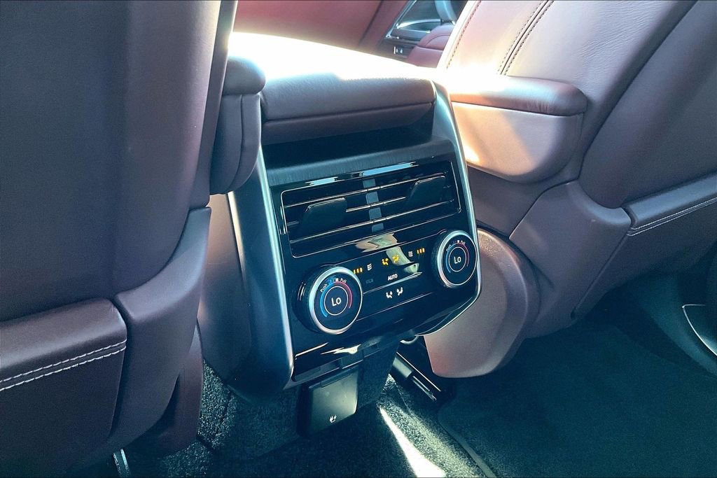 Used 2025 Land Rover Range Rover SE image 10