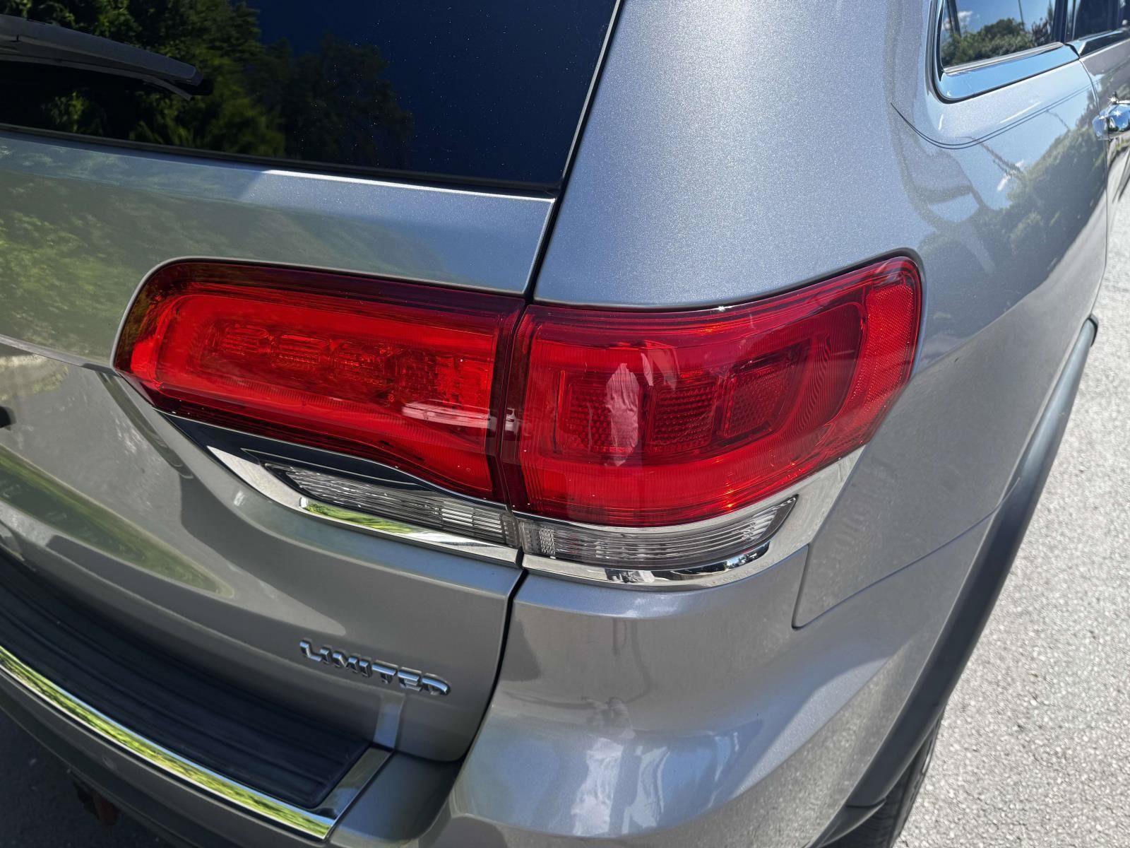 Used 2015 Jeep Grand Cherokee Limited w/ Luxury Group II AWD/4WD image 11