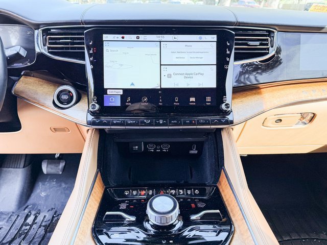 Used 2022 Jeep Grand Wagoneer Series III image 15