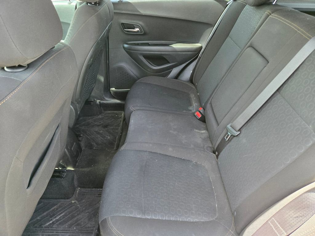 Used 2020 Chevrolet Trax LS w/ Tint and Cruise Package AWD/4WD image 6