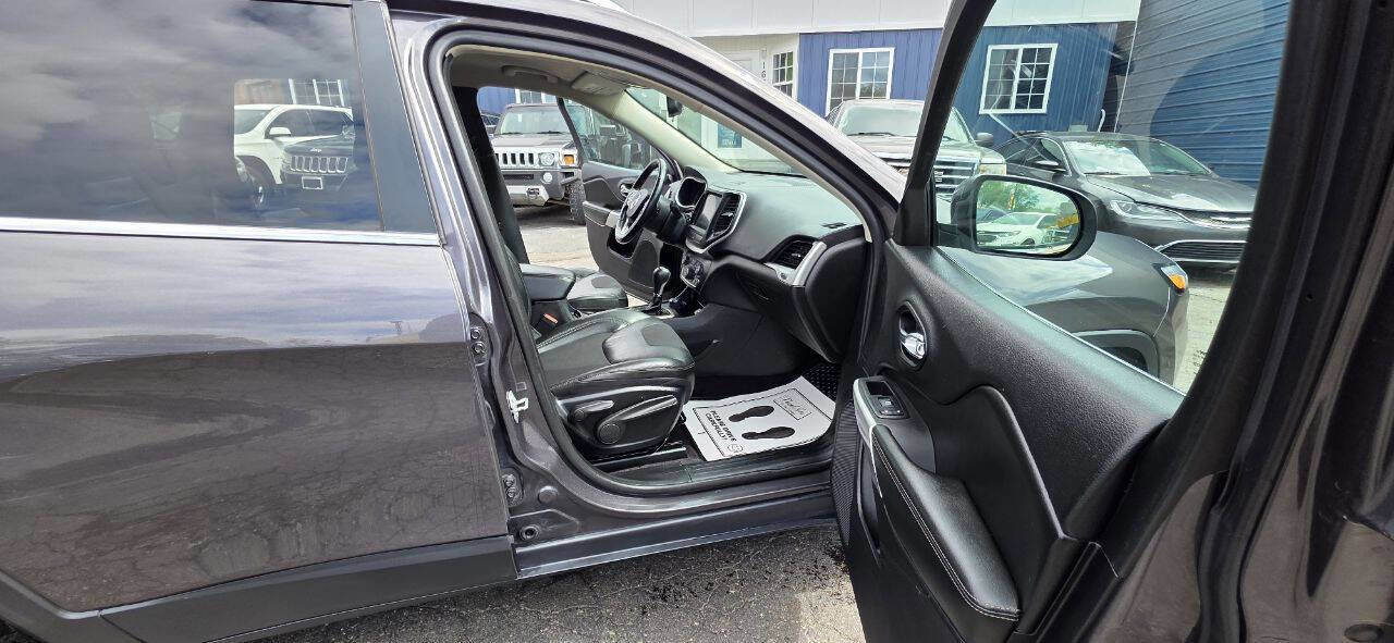 Used 2018 Jeep Cherokee Latitude Plus w/ Cold Weather Group image 9