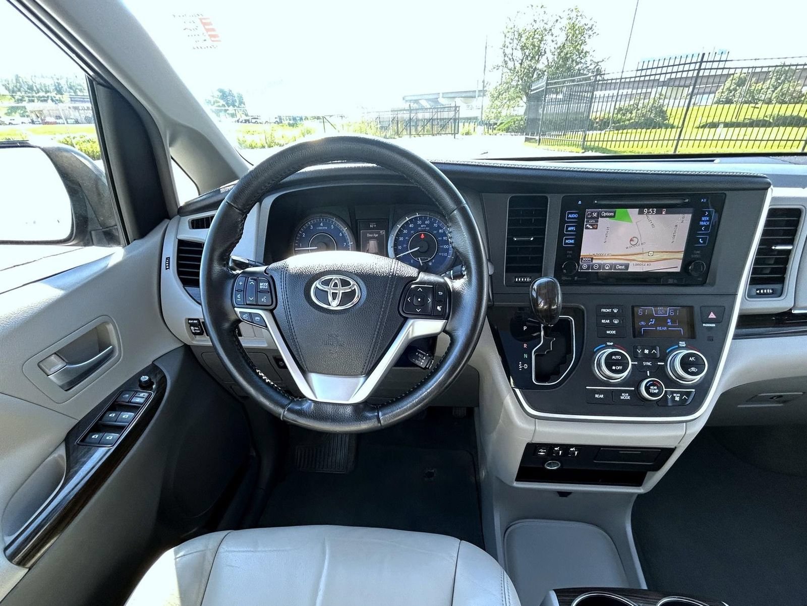 Used 2015 Toyota Sienna XLE w/ XLE Navigation Package FWD image 13