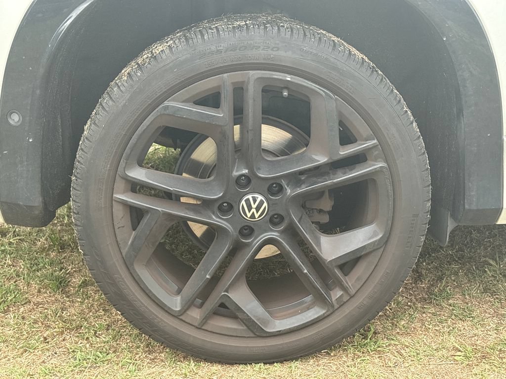 Used 2025 Volkswagen Tiguan SE R-Line AWD/4WD image 16