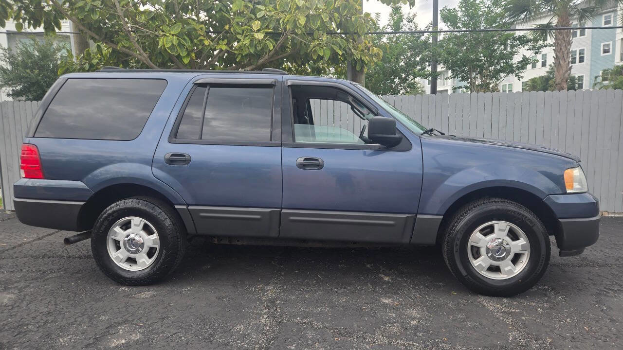 Used 2004 Ford Expedition XLS AWD/4WD image 2