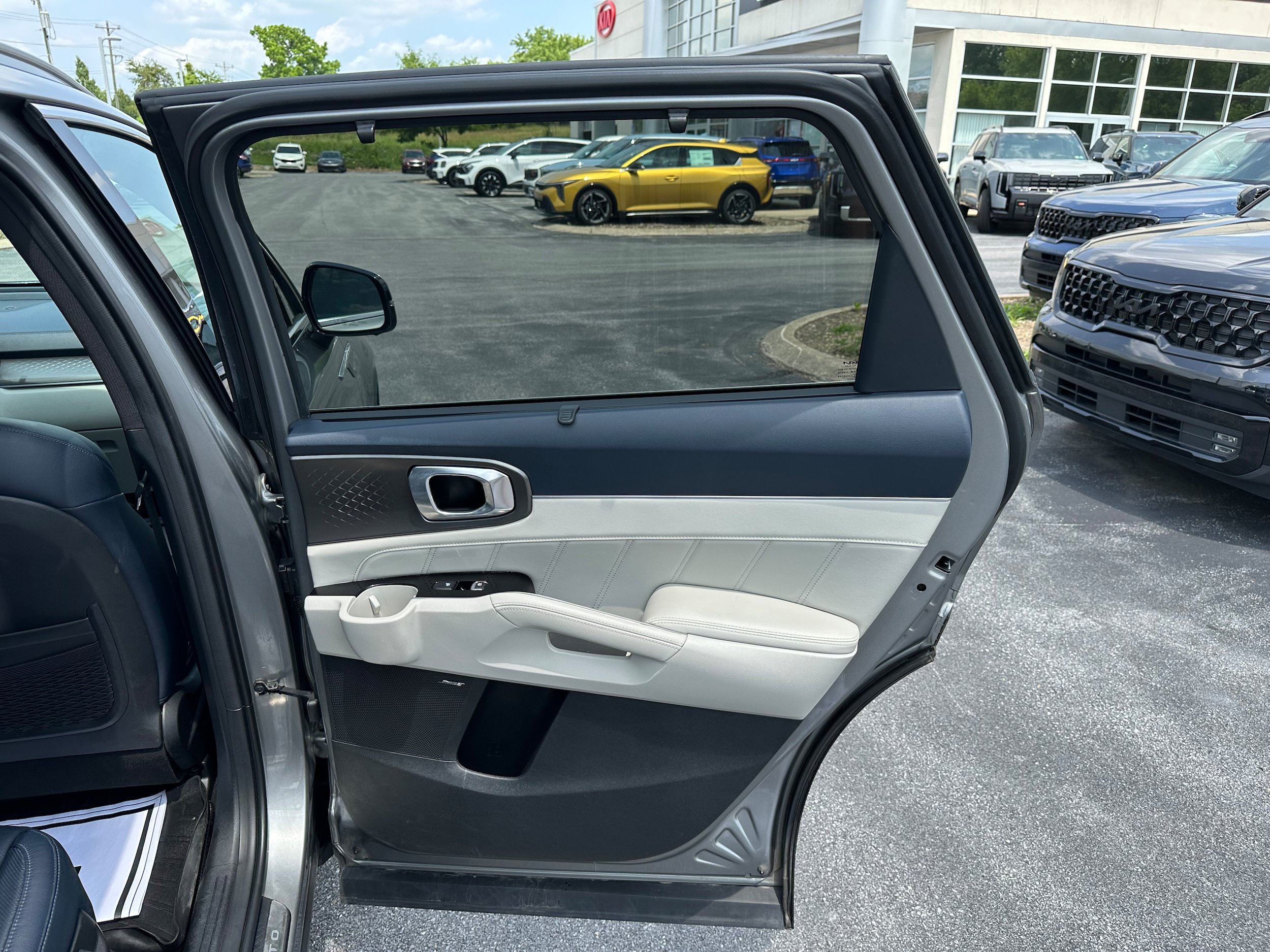 Used 2023 Kia Sorento SX Prestige w/ Panoramic Sunroof Package AWD/4WD image 18