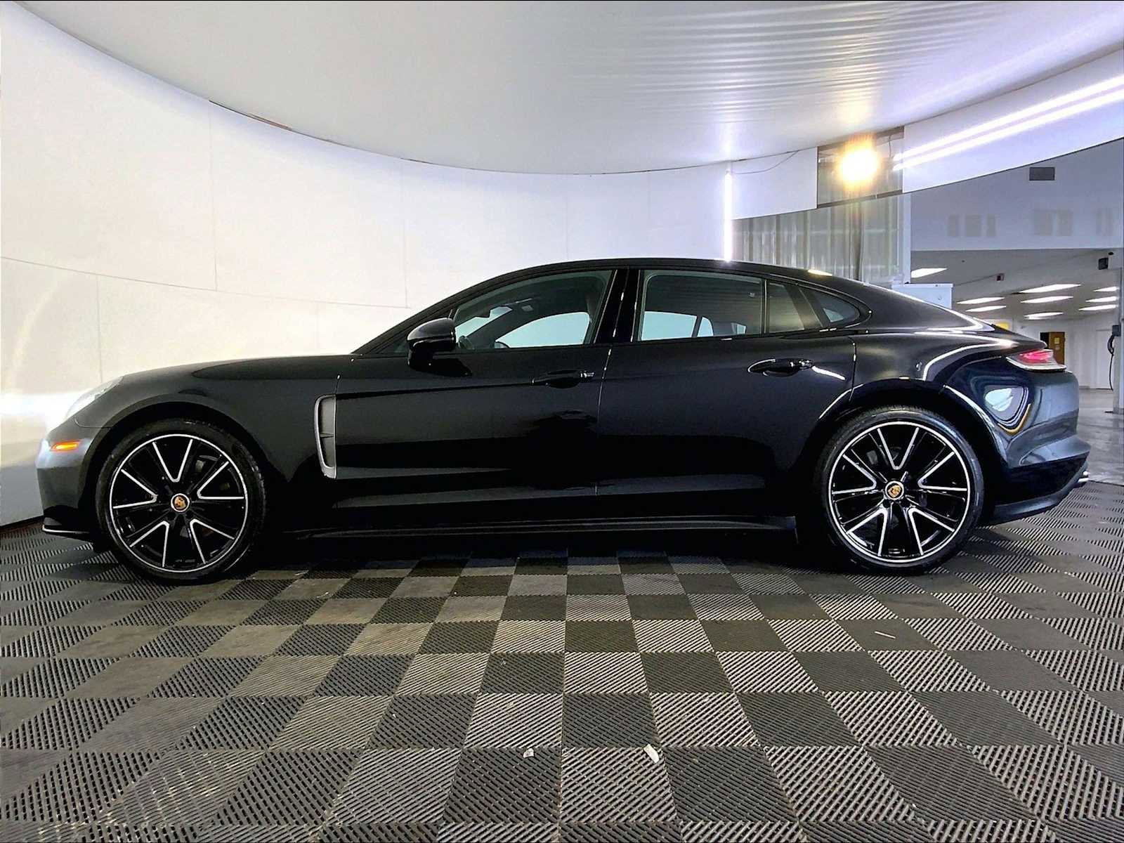 Certified 2023 Porsche Panamera 4 Platinum Edition AWD/4WD image 2