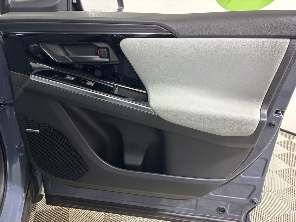 Certified 2023 Subaru Solterra AWD image 32