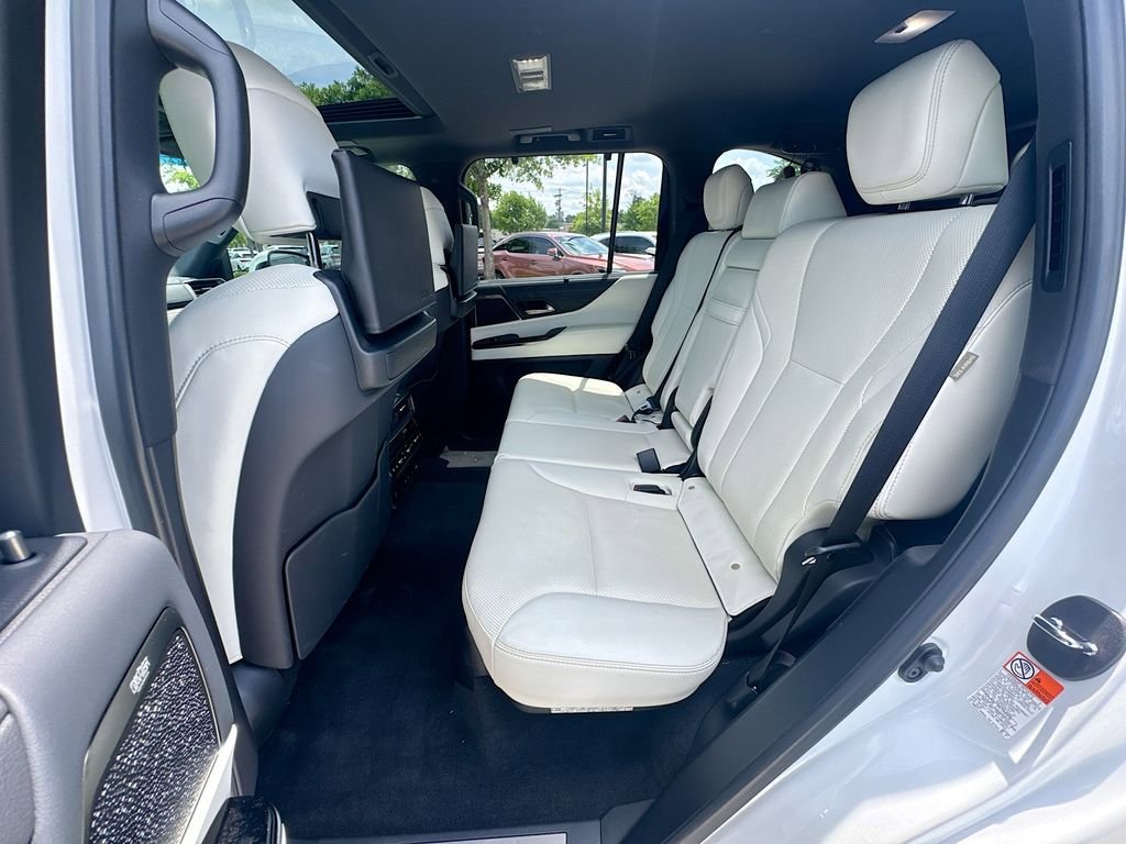 Used 2023 Lexus LX 600 4WD w/ Luxury Package image 31