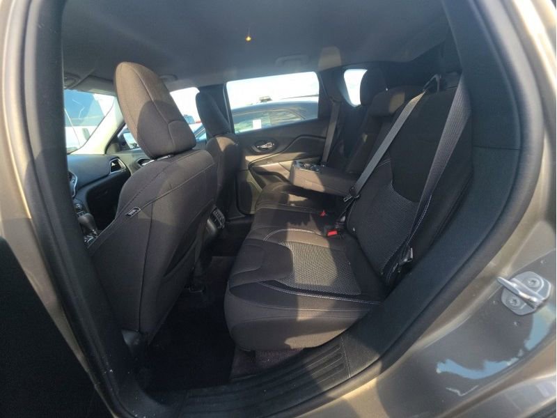 Used 2019 Jeep Cherokee Latitude w/ Popular Appearance Group image 12