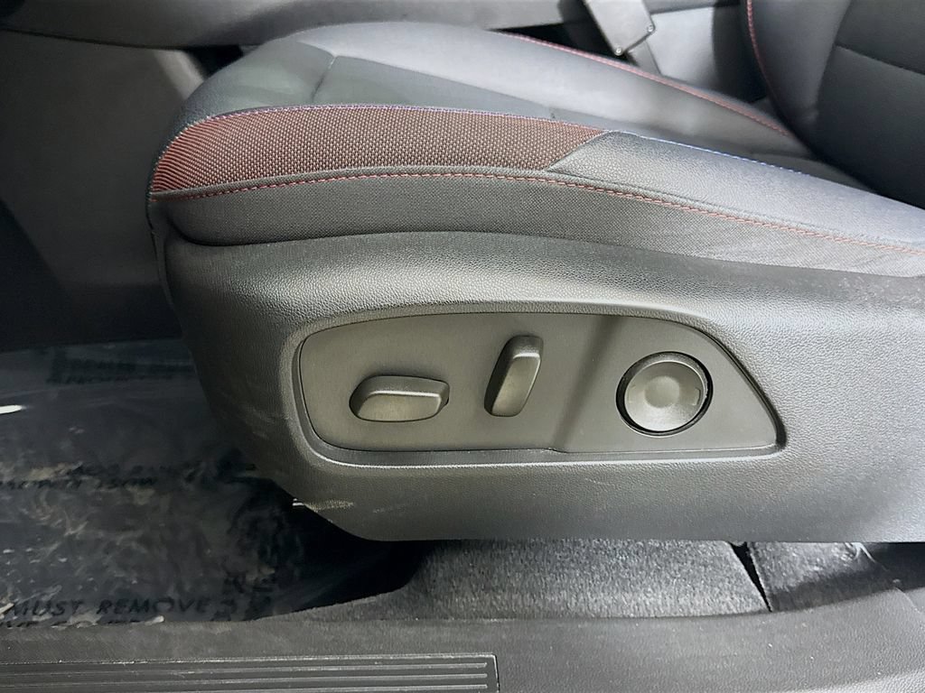 Used 2025 Chevrolet Equinox RS FWD image 21