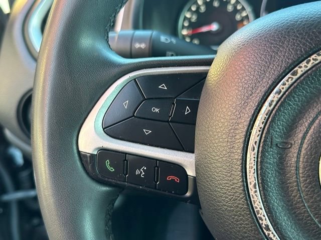 Used 2020 Jeep Renegade Latitude AWD/4WD image 5