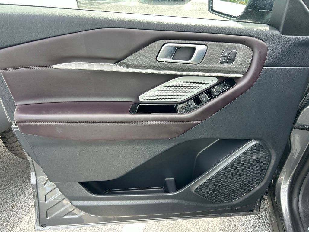Used 2026 Ford Explorer Platinum RWD image 17